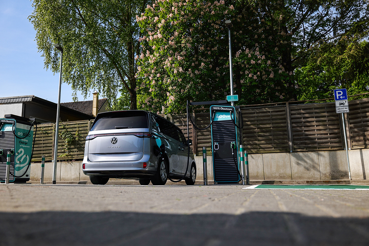 E-Auto an Schnelllader